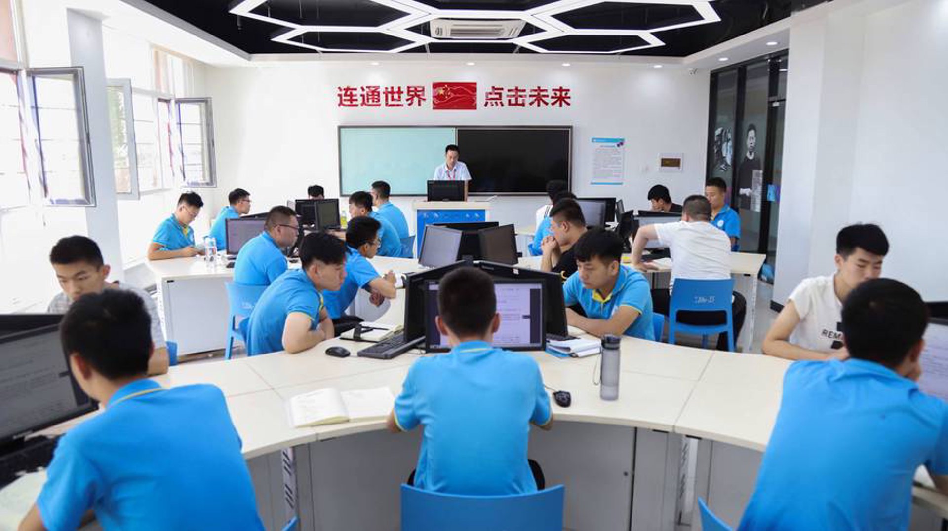 章迁网络科技